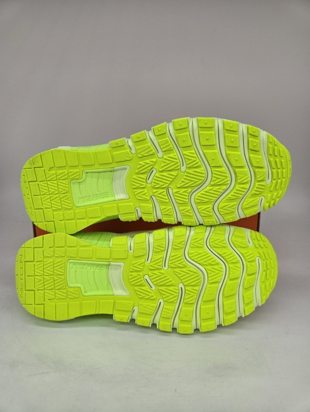 Nike Free Metcon 6 Barely Volt Glow White Women's Workout Shoes Size 8.5 New - Picture 7 of 8